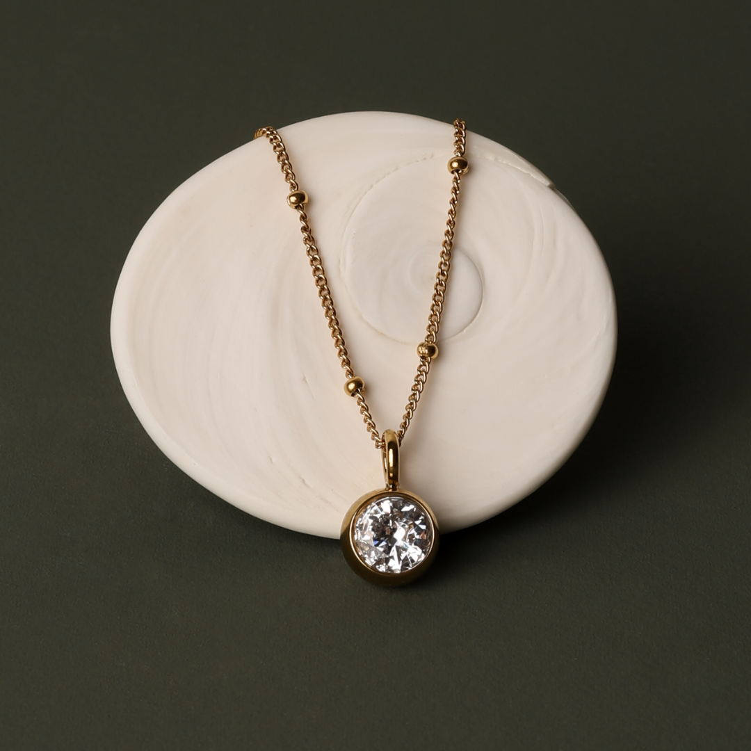 Collar con piedra de nacimiento