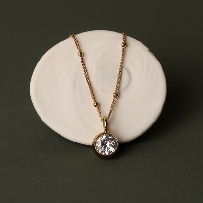 Collar con piedra de nacimiento