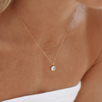 Collar con piedra de nacimiento