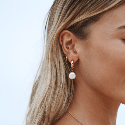 Aretes de aro gruesos con perlas