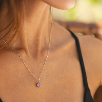 Collar con piedra de nacimiento
