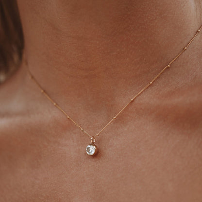 Collar con piedra de nacimiento