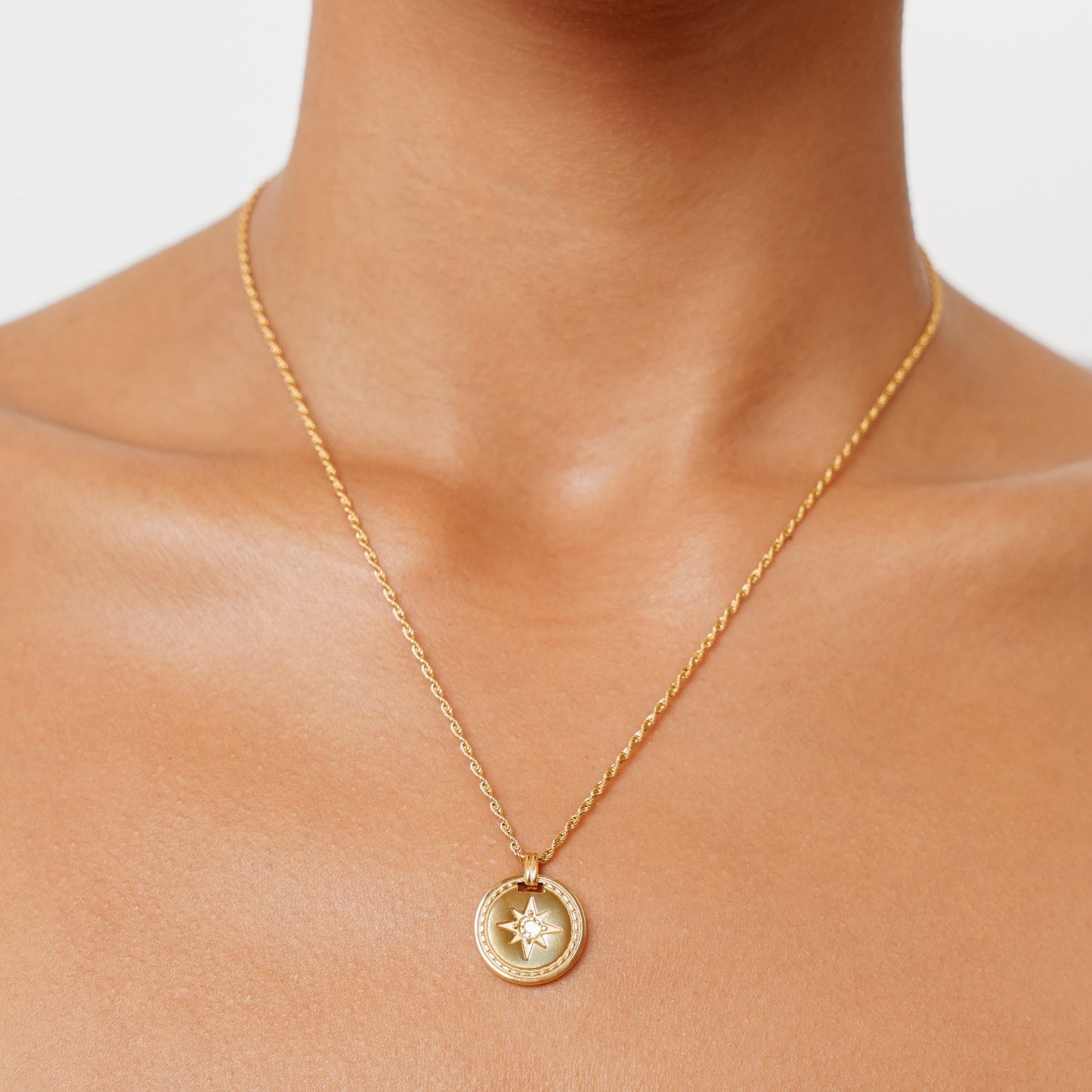 Collar Brújula Dorada