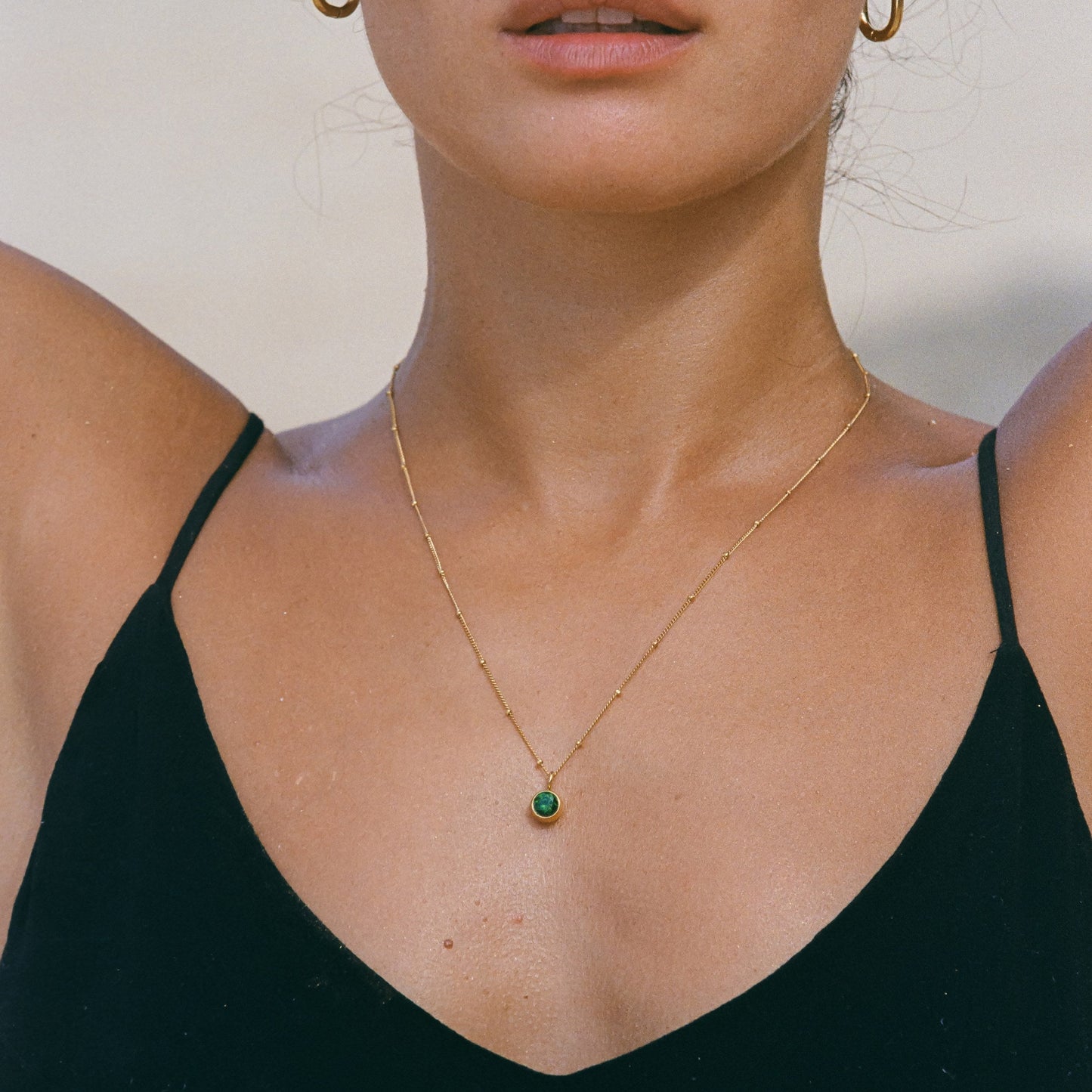 Collar con piedra de nacimiento