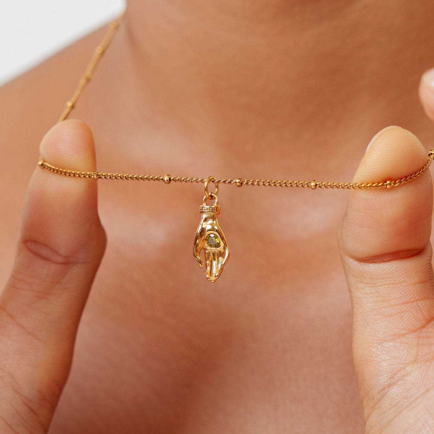 Collar de mano guardiana