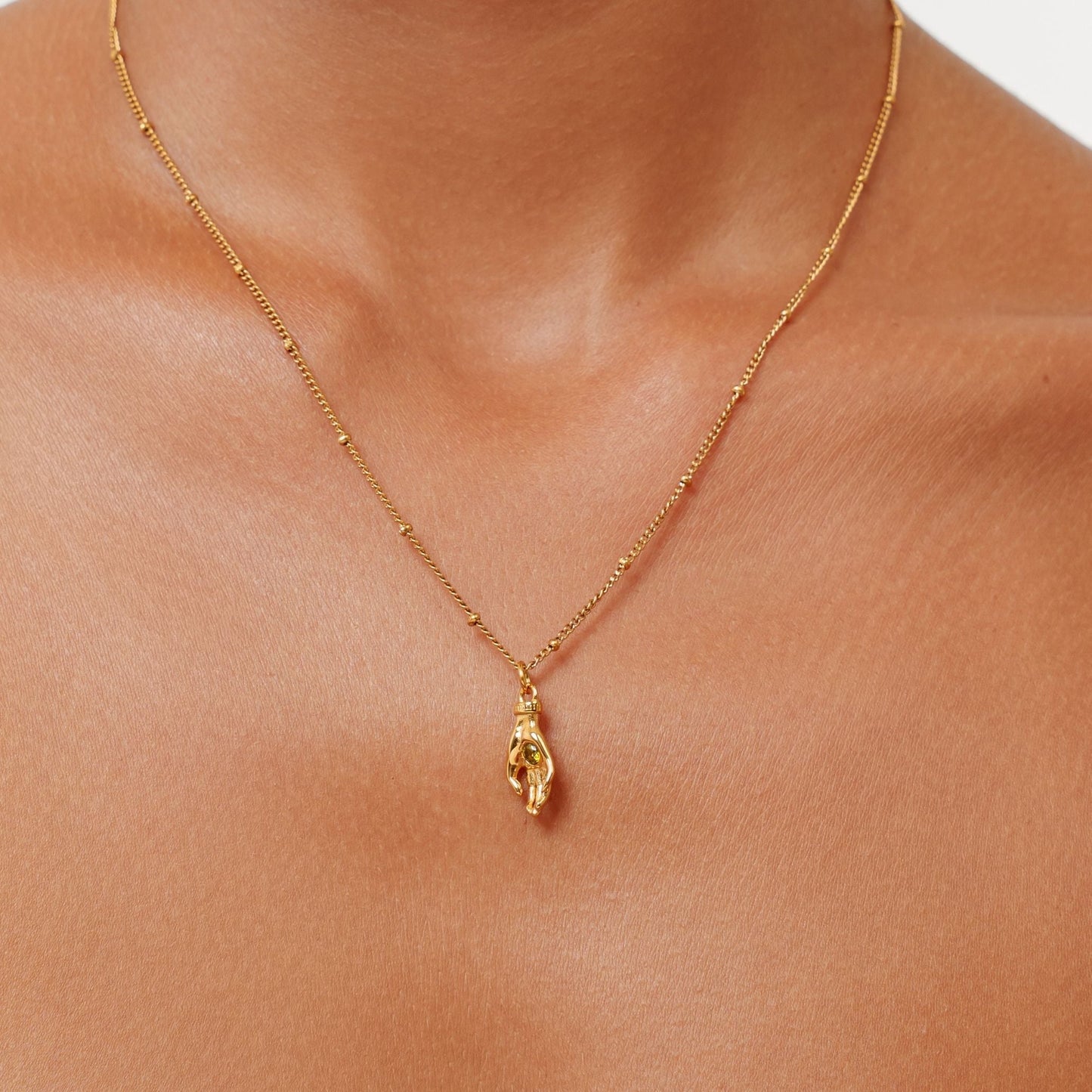 Collar de mano guardiana