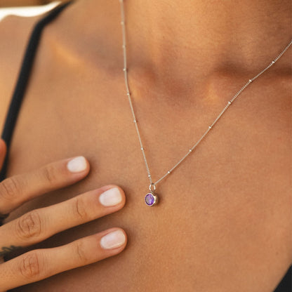 Collar con piedra de nacimiento