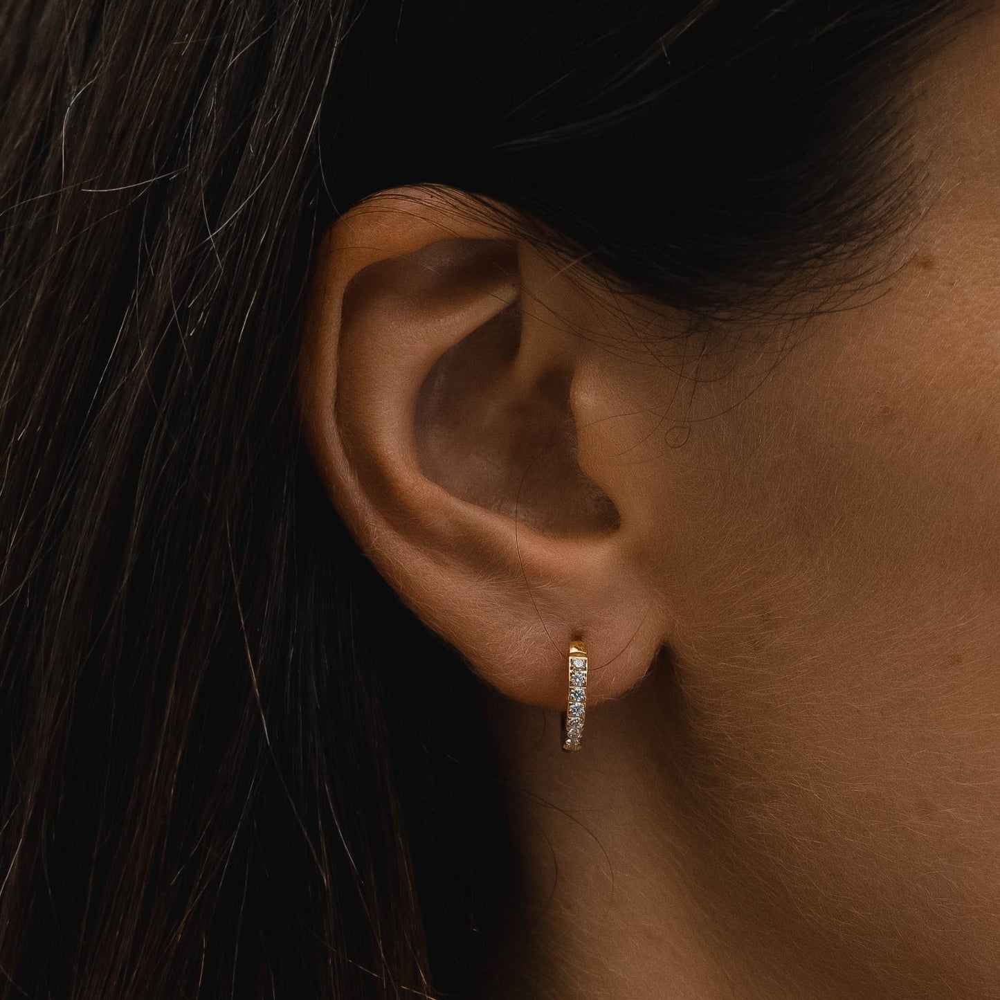 Pendientes pequeños de aro de oro