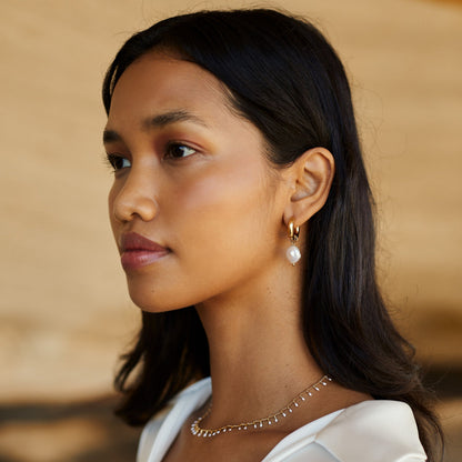 Aretes de aro gruesos con perlas