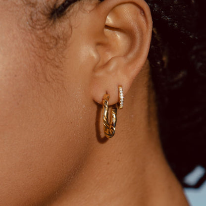 Pendientes pequeños de aro de oro